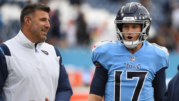 Tennessee Titans head coach Mike Vrabel (left) and quarterback Ryan Tannehill (17) talk before the game against the Cincinnati Bengals at Nissan Stadium.